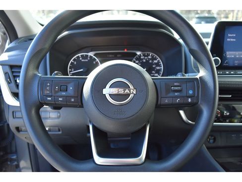 Used 2024 Nissan Rogue SV image 18