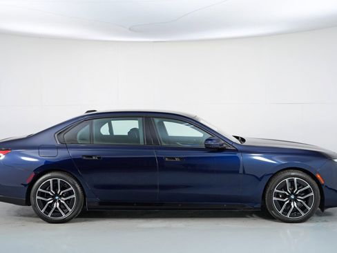 Used 2024 BMW i7 xDrive60 w/ Executive Package image 64