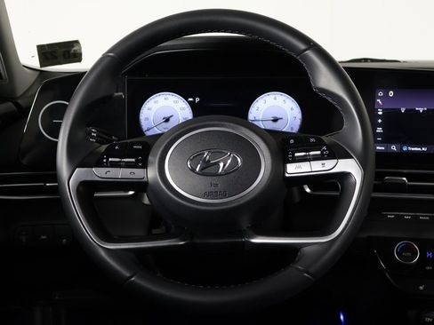 Certified 2023 Hyundai Elantra Limited w/ Preferred Accessory Package image 34