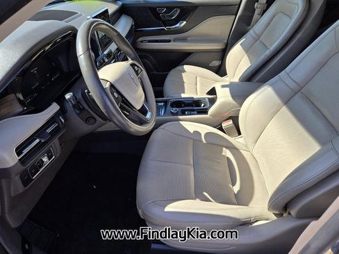 Used 2022 Lincoln Corsair Reserve w/ Rear Removable Package Tray FWD image 9
