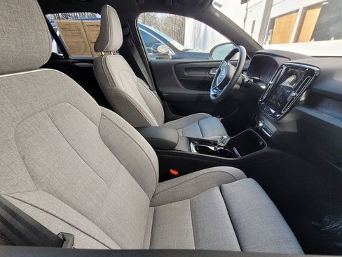 Used 2023 Volvo XC40 Recharge Ultimate w/ Protection Package Premier image 9