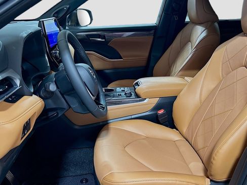 New 2026 Toyota Highlander Platinum AWD/4WD image 40