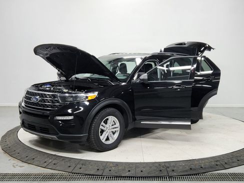 Used 2024 Ford Explorer XLT w/ Equipment Group 202A image 11