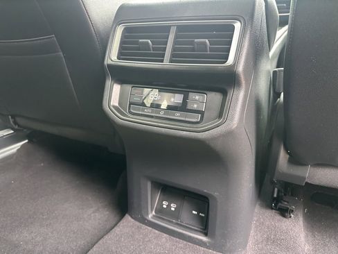 Used 2024 Volkswagen Atlas SE w/ Panoramic Sunroof Package FWD image 20