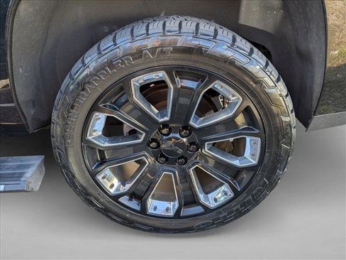 Used 2019 GMC Yukon Denali w/ Denali Ultimate Package image 3