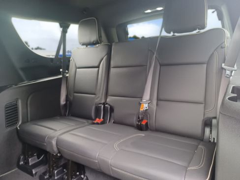 Used 2025 Chevrolet Suburban Premier AWD/4WD image 27