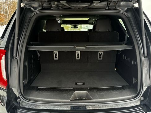 Used 2022 GMC Yukon SLT w/ SLT Premium Package image 10