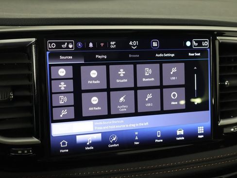 Used 2025 Chrysler Pacifica Pinnacle w/ Trailer Tow Group AWD/4WD image 35