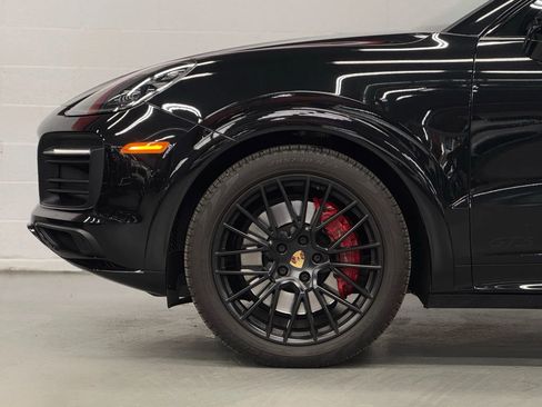 Used 2023 Porsche Cayenne GTS image 3