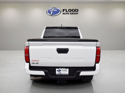 Used 2025 Toyota Tacoma SR5 AWD/4WD image 4