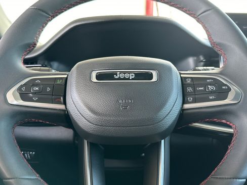 Used 2025 Jeep Compass Trailhawk AWD/4WD image 24