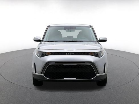 Used 2025 Kia Soul LX w/ LX Technology Package FWD image 2