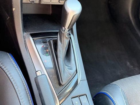 Used 2018 Toyota Corolla SE w/ Carpet Mat Package (TMS) FWD image 19
