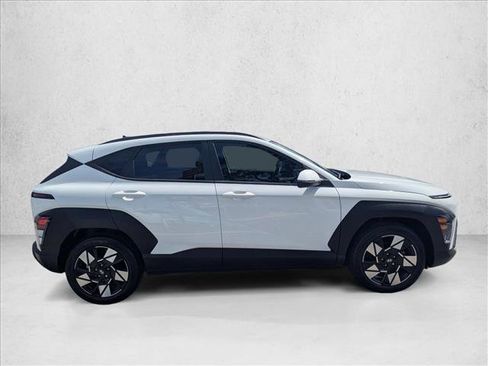 Used 2024 Hyundai Kona SEL w/ Convenience Package FWD image 4