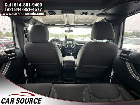 Used 2017 Jeep Wrangler Unlimited Sahara w/ Connectivity Group AWD/4WD image 22