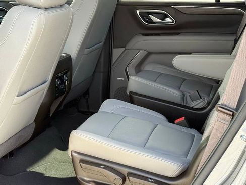 Used 2022 Chevrolet Tahoe Z71 w/ Luxury Package image 8