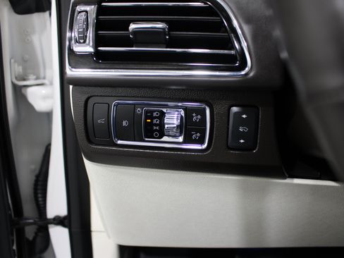 Used 2023 Lincoln Navigator Black Label AWD/4WD image 8