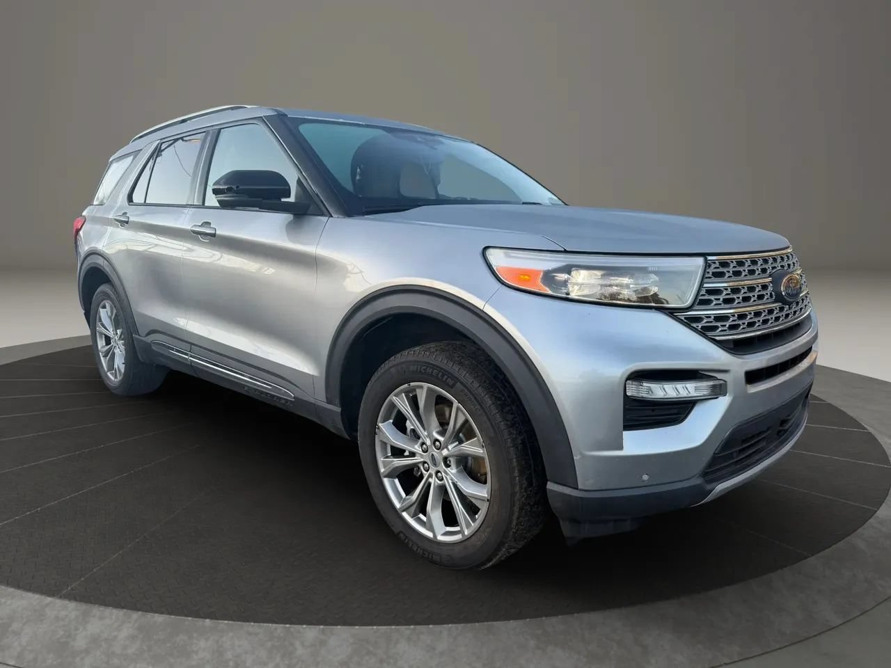 Used 2021 Ford Explorer Limited AWD/4WD image 3