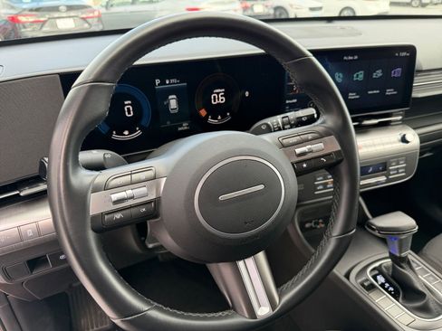 Used 2025 Hyundai Kona SEL image 28