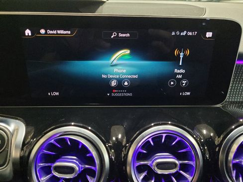 Used 2020 Mercedes-Benz GLB 250 w/ Premium Package image 25