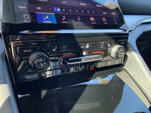 New 2025 Jeep Grand Cherokee L Limited w/ Trailer Tow Package image 21