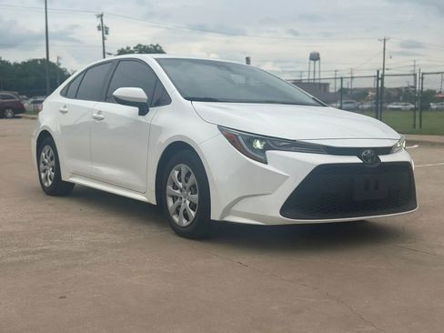 Used 2020 Toyota Corolla LE FWD image 3