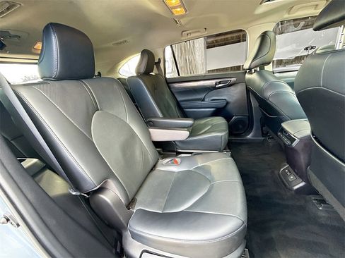 Used 2021 Toyota Highlander Limited image 31