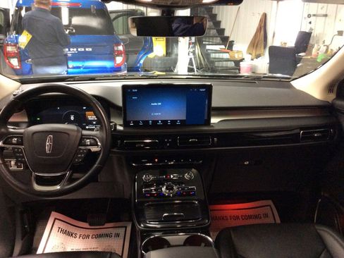 Used 2023 Lincoln Nautilus Reserve image 18