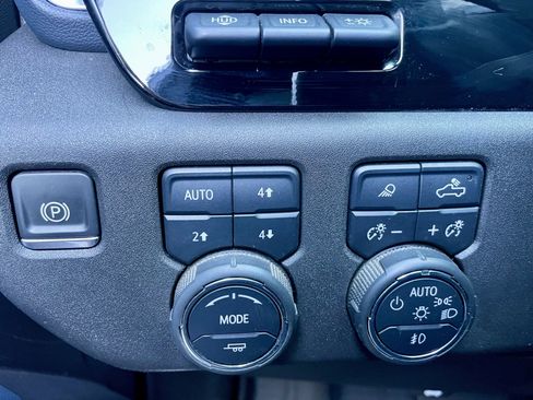 Used 2022 Chevrolet Silverado 1500 High Country w/ High Country Premium Package image 39