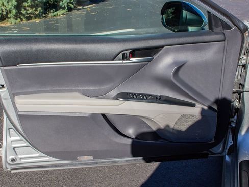 Used 2019 Toyota Camry LE image 12