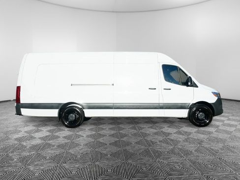 Used 2025 Mercedes-Benz Sprinter 2500 image 6