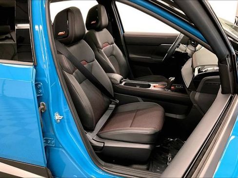 Used 2025 Nissan Kicks SR w/ SR Premium Package FWD image 8