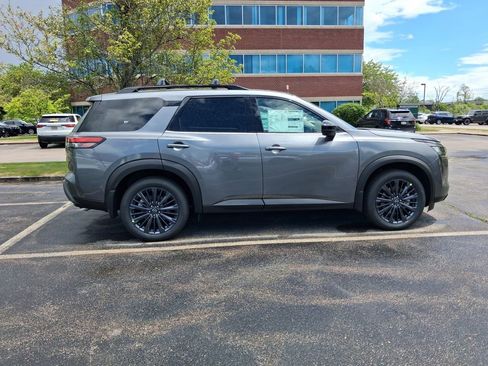 New 2026 Nissan Pathfinder SL w/ SL Premium Package AWD/4WD image 5