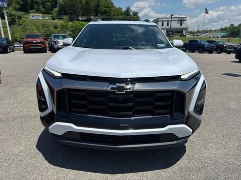 Used 2026 Chevrolet Equinox ACTIV w/ Safety and Technology Package AWD/4WD image 2