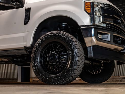 Used 2017 Ford F350 Lariat w/ Lariat Ultimate Package AWD/4WD image 13