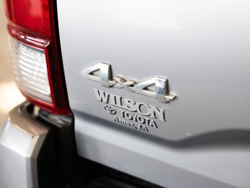 Used 2018 Toyota Tacoma SR w/ SR Convenience Package AWD/4WD image 8