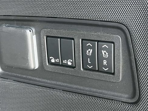 Used 2023 Cadillac Escalade Premium Luxury AWD/4WD image 12