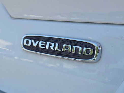 Used 2023 Jeep Grand Cherokee Overland w/ Luxury Tech Group IV AWD/4WD image 14