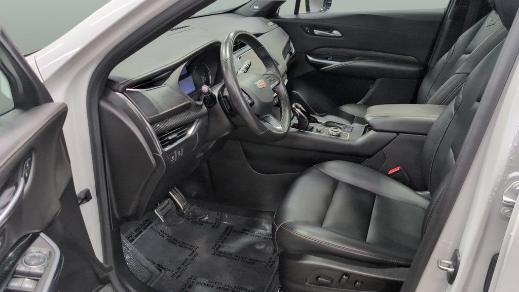 Used 2022 Cadillac XT4 Sport w/ Sun And Sound Package AWD/4WD image 8