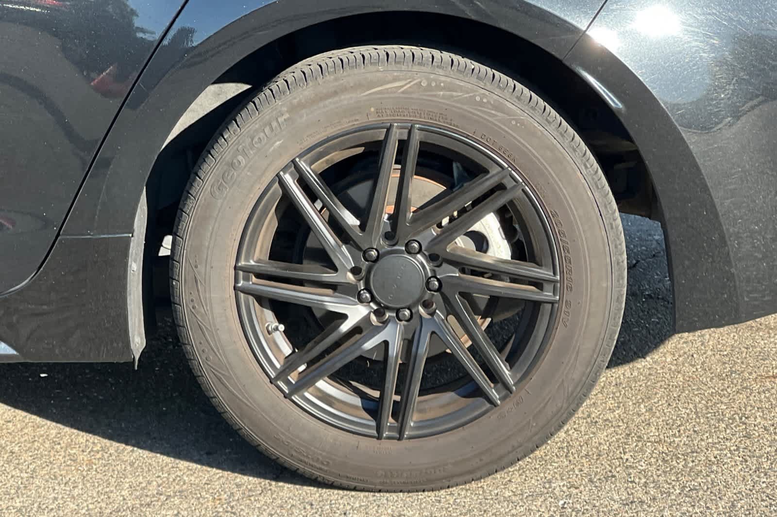 Used 2020 Toyota Corolla LE FWD image 25