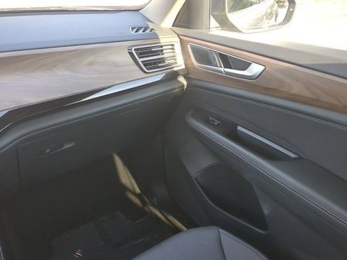 Used 2025 Volkswagen Atlas SE image 17