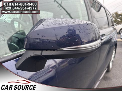 Used 2022 Toyota Sienna Platinum image 4