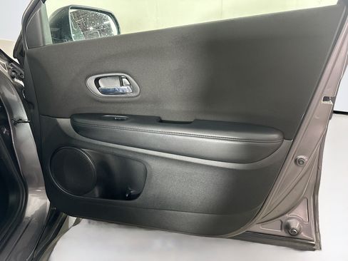 Used 2017 Honda HR-V LX image 29
