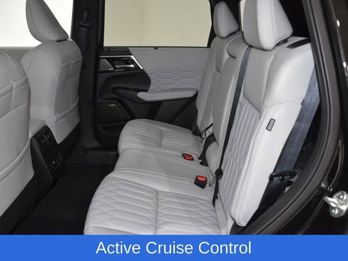 New 2025 Mitsubishi Outlander AWD image 28