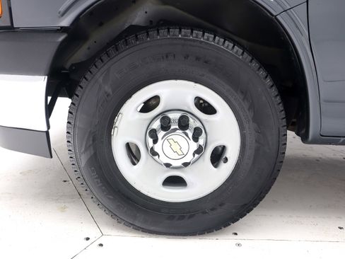 Used 2017 Chevrolet Express 2500 LS RWD image 26