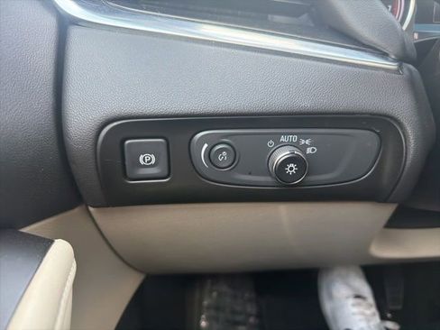 Used 2018 Buick Enclave Essence FWD image 41