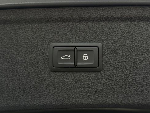 Used 2018 Audi SQ5 Premium Plus w/ Navigation Package image 40