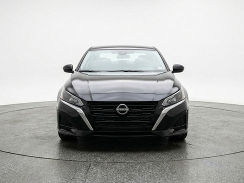 Used 2025 Nissan Altima 2.5 SV image 2