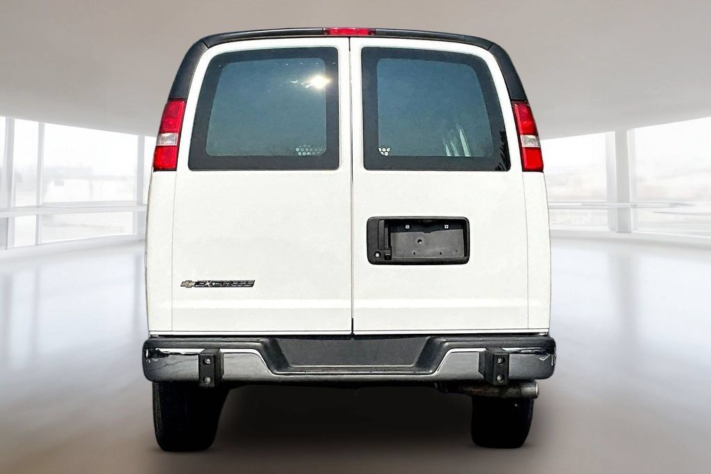Used 2025 Chevrolet Express 2500 w/ Driver Convenience Package RWD image 5