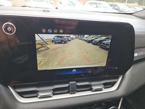 Used 2025 Chevrolet Equinox LT FWD image 22